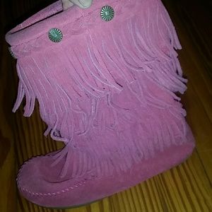 Minnetonka  pink fringe suede moccasins